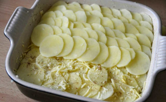 Jak vařit bramborový hrnec s mletým masem v troubě: tajemství a 4 recepty