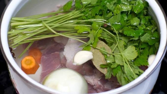 Ricetta passo passo per la cottura del classico borscht rosso