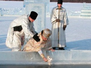 2019'da vaftiz: gelenekler, buzda yüzmek