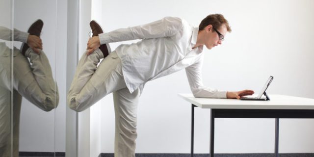 Канцеларијска гимнастика: како се развеселити за 5 минута?