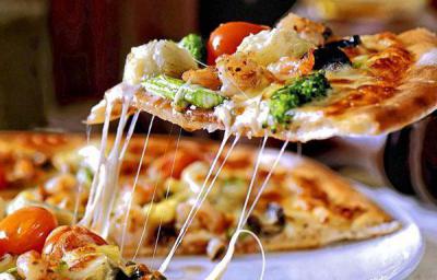 Секрети кулінарів: як правильно приготувати піцу