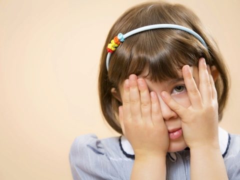 Perché i bambini mentono ai genitori e come disacclivere un bambino a mentire?