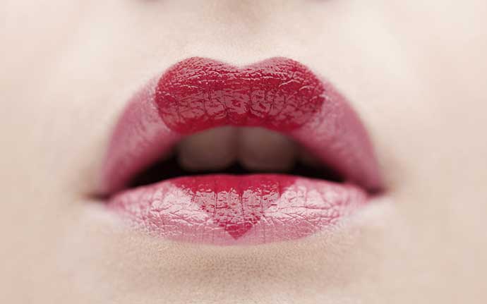 Чому сохнуть губи: профілактика, кращі засоби від сухості