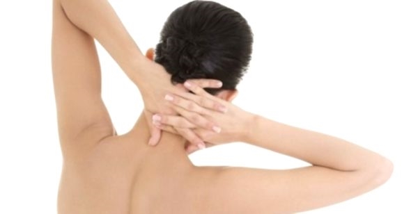 Od kod prihajajo akne na hrbtu in kako se znebiti
