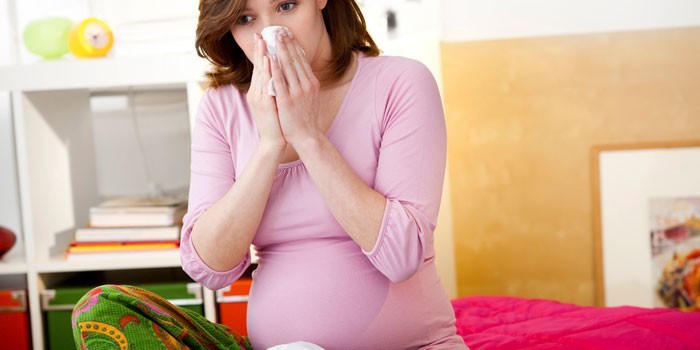 Как да получите студено лечение по време на бременност