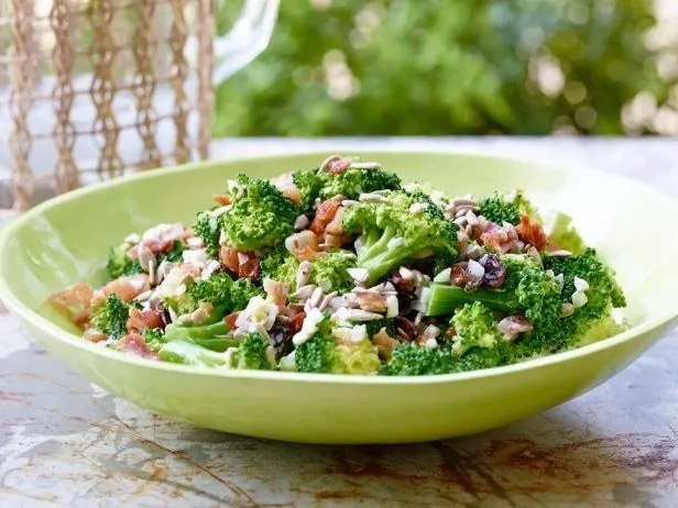 Broccoli și salată de conopidă: o rețetă