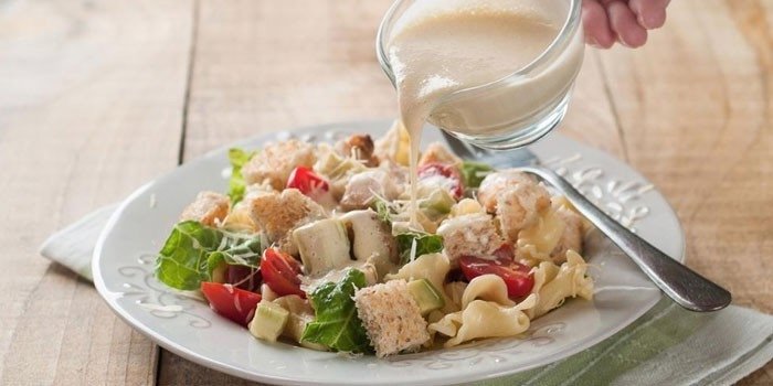 Salata sosları: harika lezzetler için temel malzemeler