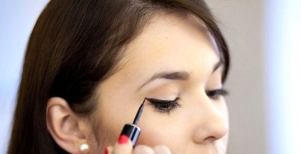 Kako pripraviti puščice na oči s svinčnikom in eyelinerjem