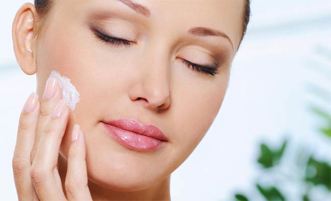 Чувствителна нега на кожата - процедури, производи и домашни маски