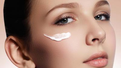 Як доглядати за шкірою навколо очей в домашніх умовах