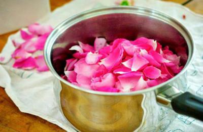 Rose rețetă jam petală: 5 moduri de a face desert antiviral