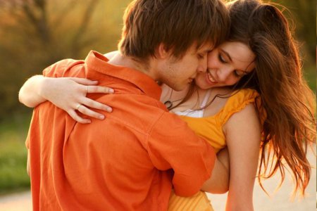 Kadınların sırları: Bir erkekle ilk öpücüğe nasıl hazırlanılır